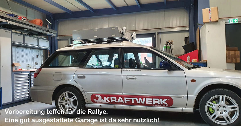 Vorbereitungen für die Rallye in der Garage ausgestattet mit Mobilio Werkstattwand